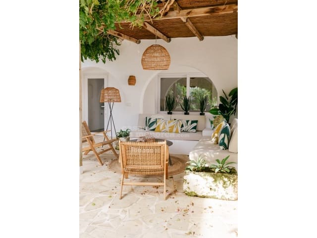 5 makuuhuone Huvila myytävänä paikassa Es Castell mukana uima-altaan - 1 200 000 € (Ref: 9738396)