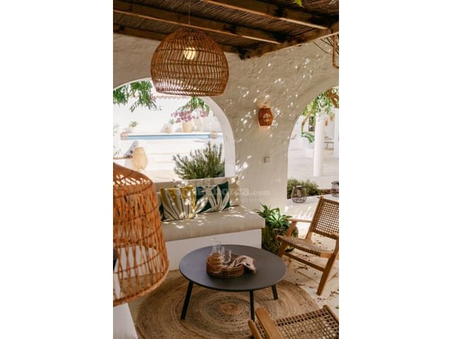 5 makuuhuone Huvila myytävänä paikassa Es Castell mukana uima-altaan - 1 200 000 € (Ref: 9738396)