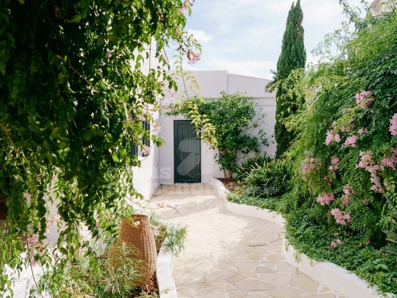 5 soveværelse Villa til salg i Es Castell med swimmingpool - € 1.200.000 (Ref: 9738396)