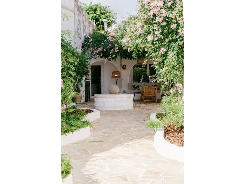 5 soveværelse Villa til salg i Es Castell med swimmingpool - € 1.200.000 (Ref: 9738396)