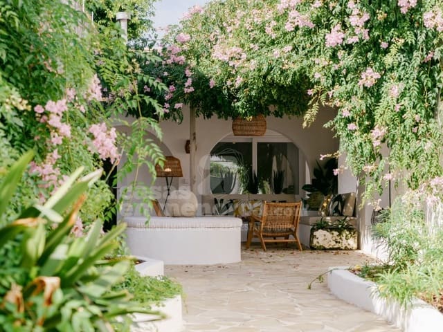 5 makuuhuone Huvila myytävänä paikassa Es Castell mukana uima-altaan - 1 200 000 € (Ref: 9738396)