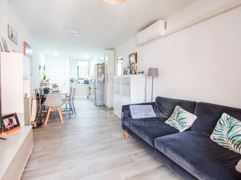 2 sovrum Lägenhet till salu i Es Castell med pool - 320 000 € (Ref: 9761830)