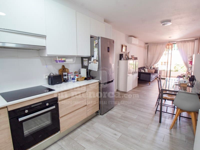 2 sovrum Lägenhet till salu i Es Castell med pool - 320 000 € (Ref: 9761830)