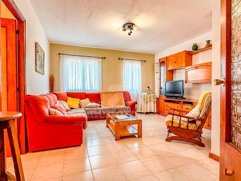 4 bedroom Flat for sale in Es Castell - € 359,000 (Ref: 9794393)
