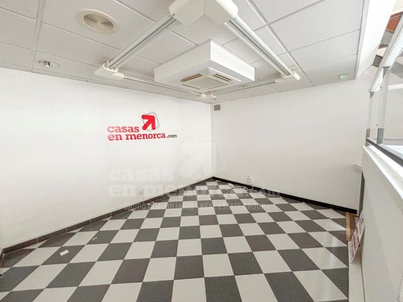 Kommersiell til leie i Mahon / Mao - € 2 200 (Ref: 9799061)