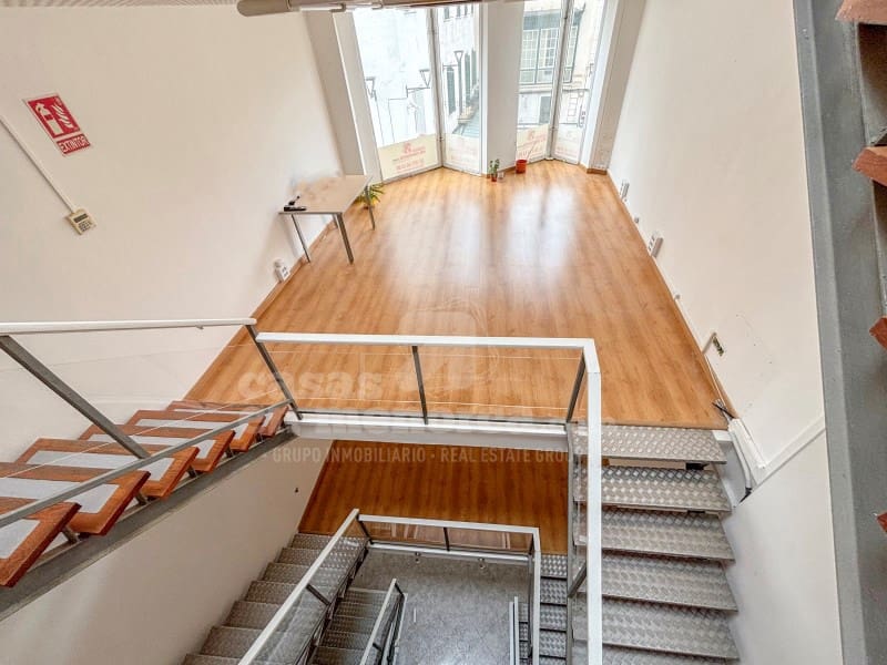 Kommersiell til leie i Mahon / Mao - € 2 200 (Ref: 9799061)