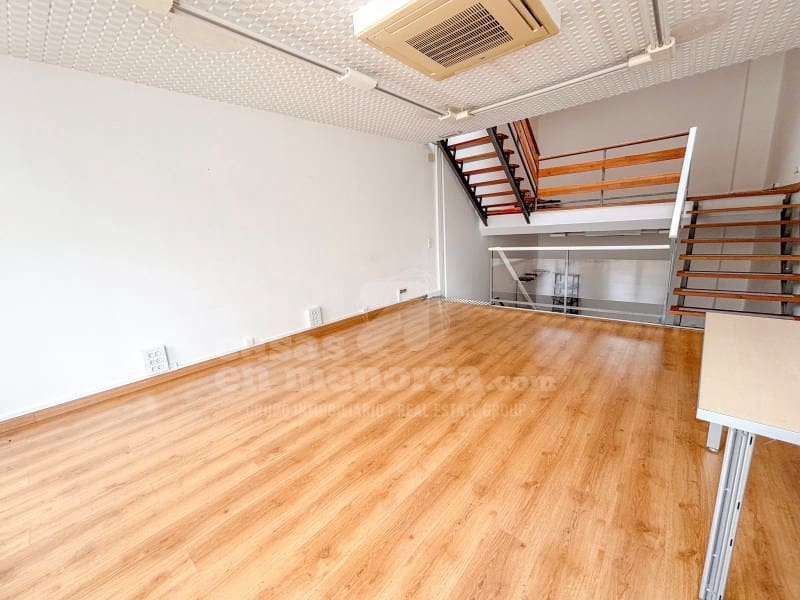 Kommersiell til leie i Mahon / Mao - € 2 200 (Ref: 9799061)