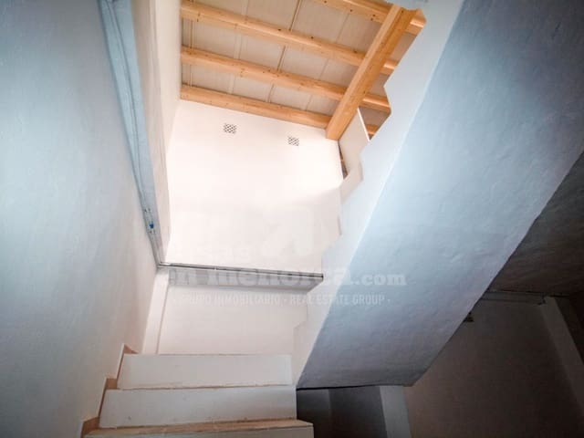 Kaupallinen myytävänä paikassa Es Castell - 298 000 € (Ref: 9820271)