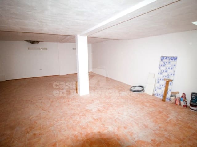Kaupallinen myytävänä paikassa Es Castell - 298 000 € (Ref: 9820271)