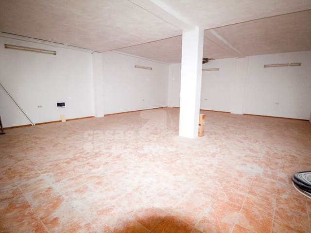 Kaupallinen myytävänä paikassa Es Castell - 298 000 € (Ref: 9820271)