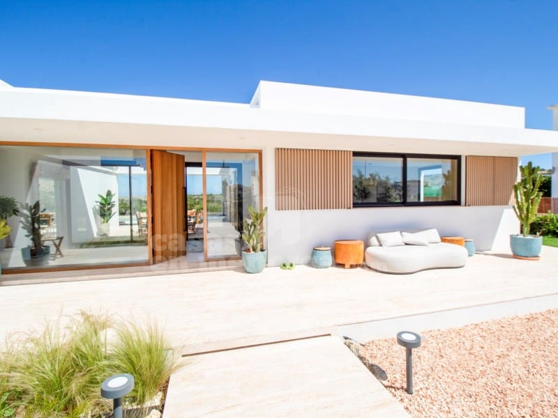 4 bedroom Villa for sale in Cales Piques with pool - € 2,050,000 (Ref: 9836218)