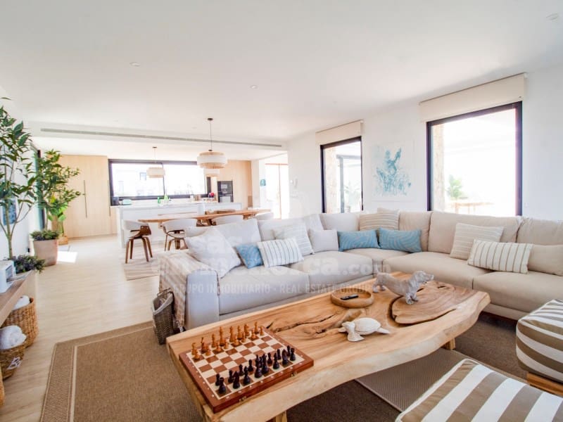 4 bedroom Villa for sale in Cales Piques with pool - € 2,050,000 (Ref: 9836218)