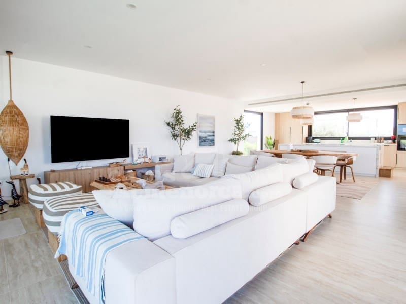 4 bedroom Villa for sale in Cales Piques with pool - € 2,050,000 (Ref: 9836218)