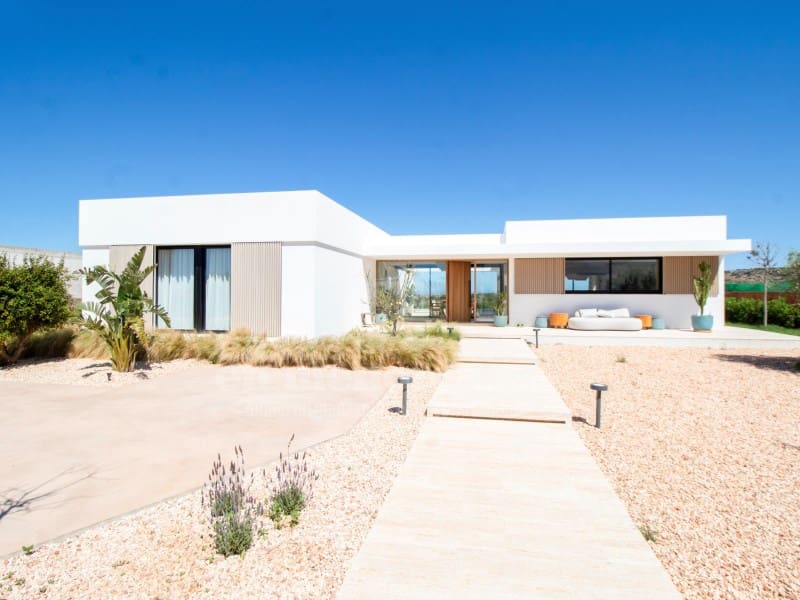 4 bedroom Villa for sale in Cales Piques with pool - € 2,050,000 (Ref: 9836218)