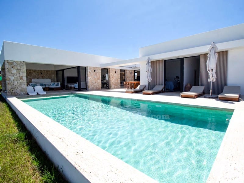 4 bedroom Villa for sale in Cales Piques with pool - € 2,050,000 (Ref: 9836218)