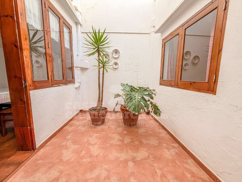6 bedroom Townhouse for sale in Ciutadella de Menorca with garage - € 695,000 (Ref: 9861715)