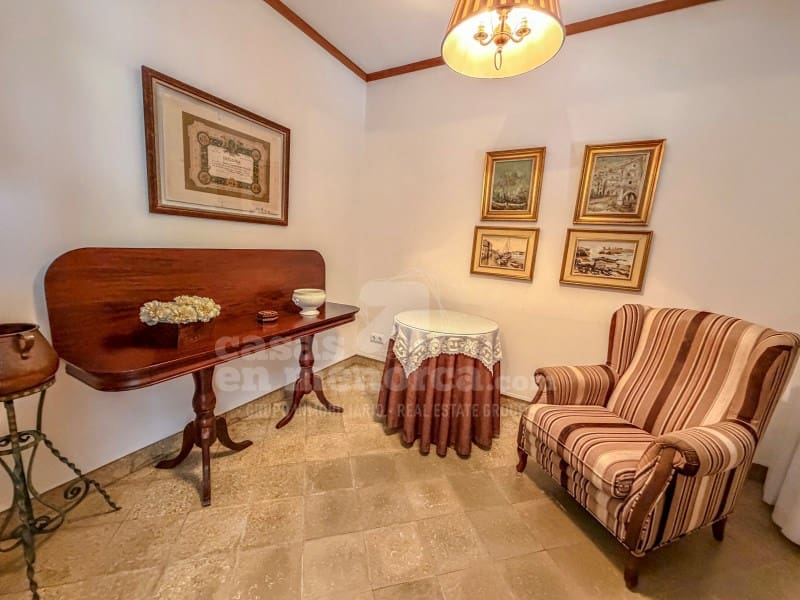6 bedroom Townhouse for sale in Ciutadella de Menorca with garage - € 695,000 (Ref: 9861715)