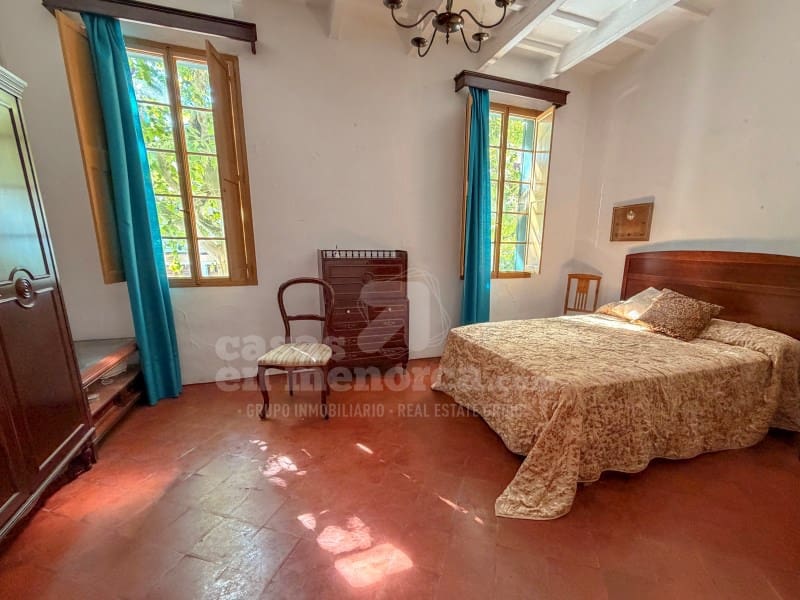 6 bedroom Townhouse for sale in Ciutadella de Menorca with garage - € 695,000 (Ref: 9861715)