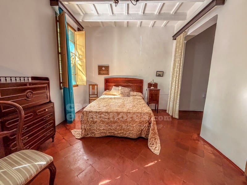 6 bedroom Townhouse for sale in Ciutadella de Menorca with garage - € 695,000 (Ref: 9861715)