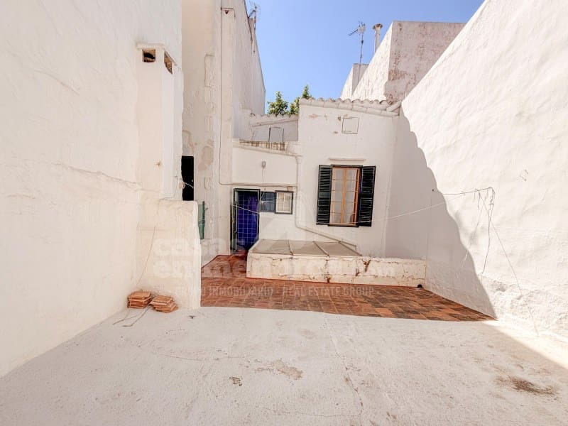 6 bedroom Townhouse for sale in Ciutadella de Menorca with garage - € 695,000 (Ref: 9861715)