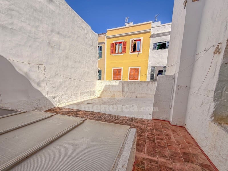 6 bedroom Townhouse for sale in Ciutadella de Menorca with garage - € 695,000 (Ref: 9861715)