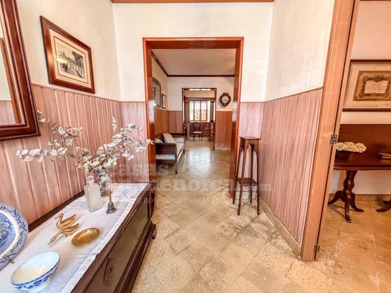 6 bedroom Townhouse for sale in Ciutadella de Menorca with garage - € 695,000 (Ref: 9861715)