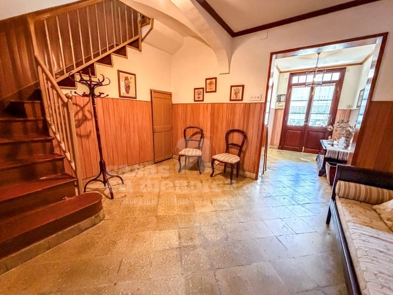 6 bedroom Townhouse for sale in Ciutadella de Menorca with garage - € 695,000 (Ref: 9861715)