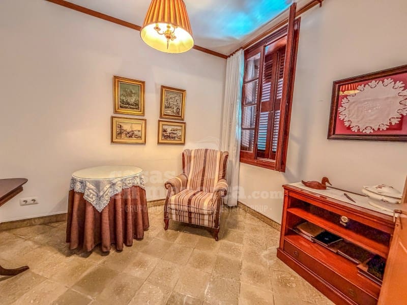 6 bedroom Townhouse for sale in Ciutadella de Menorca with garage - € 695,000 (Ref: 9861715)
