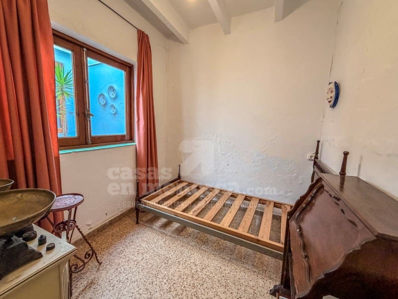 6 bedroom Townhouse for sale in Ciutadella de Menorca with garage - € 695,000 (Ref: 9861715)