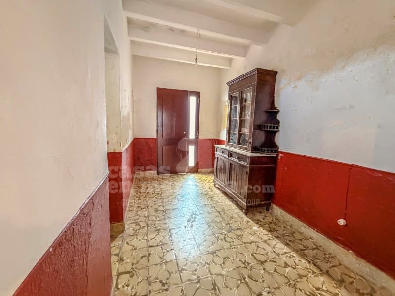 6 bedroom Townhouse for sale in Ciutadella de Menorca with garage - € 695,000 (Ref: 9861715)