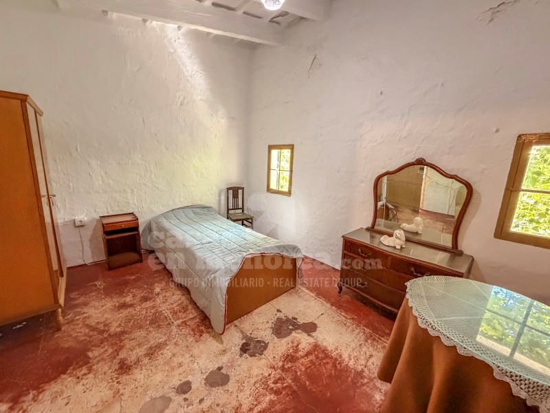 6 bedroom Townhouse for sale in Ciutadella de Menorca with garage - € 695,000 (Ref: 9861715)