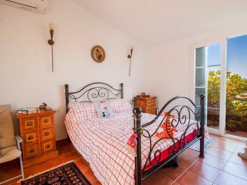 3 slaapkamer Villa te koop in Cala Llonga met zwembad garage - € 650.000 (Ref: 9873131)