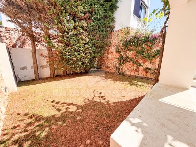 3 makuuhuone Huvila myytävänä paikassa Cala Blanca, Ciutadella de Menorca mukana uima-altaan 
autotalli - 890 000 € (Ref: 9875914)