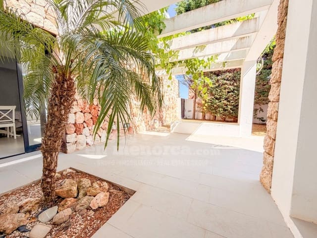 3 makuuhuone Huvila myytävänä paikassa Cala Blanca, Ciutadella de Menorca mukana uima-altaan 
autotalli - 890 000 € (Ref: 9875914)