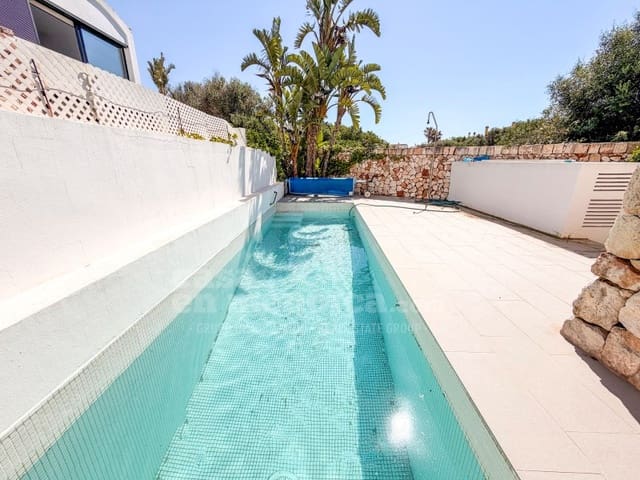 3 makuuhuone Huvila myytävänä paikassa Cala Blanca, Ciutadella de Menorca mukana uima-altaan 
autotalli - 890 000 € (Ref: 9875914)