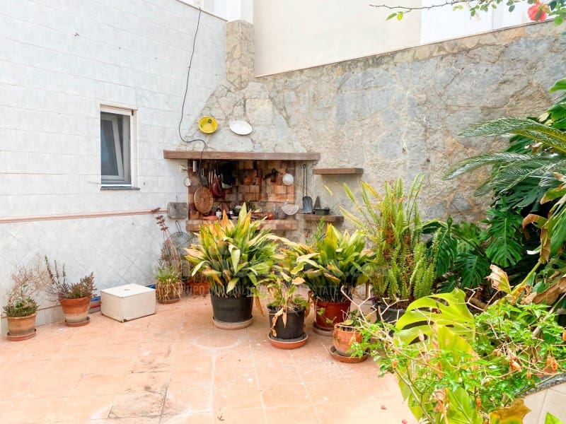 2 bedroom Townhouse for sale in Es Castell - € 398,000 (Ref: 9878787)