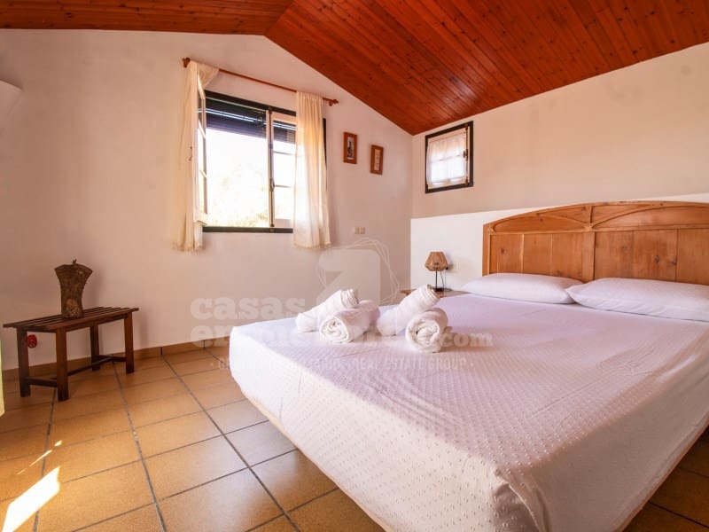 3 sypialnia Finka/Dom wiejski na sprzedaż w Trebaluger z basenem garażem - 690 000 € (Ref: 9884774)