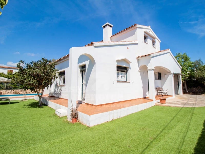 3 sypialnia Finka/Dom wiejski na sprzedaż w Trebaluger z basenem garażem - 690 000 € (Ref: 9884774)