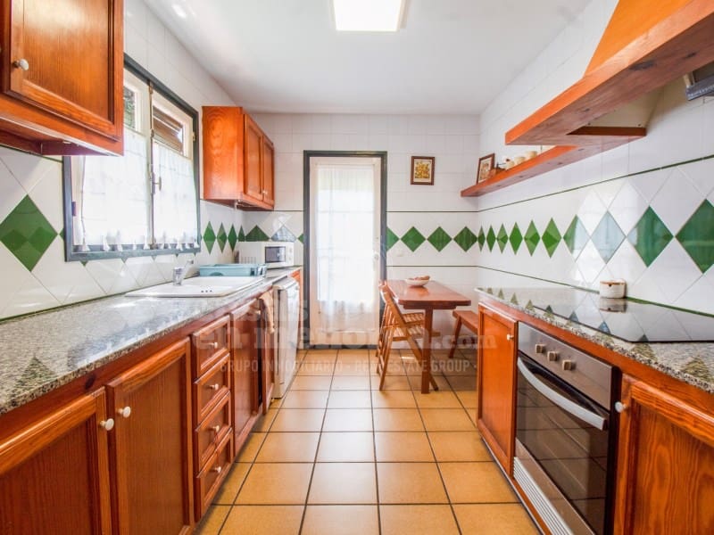 3 sypialnia Finka/Dom wiejski na sprzedaż w Trebaluger z basenem garażem - 690 000 € (Ref: 9884774)