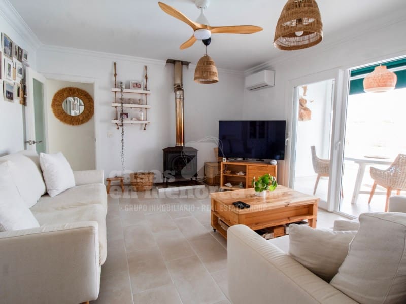 4 bedroom Villa for sale in Cala'n Porter with pool - € 525,000 (Ref: 9890018)