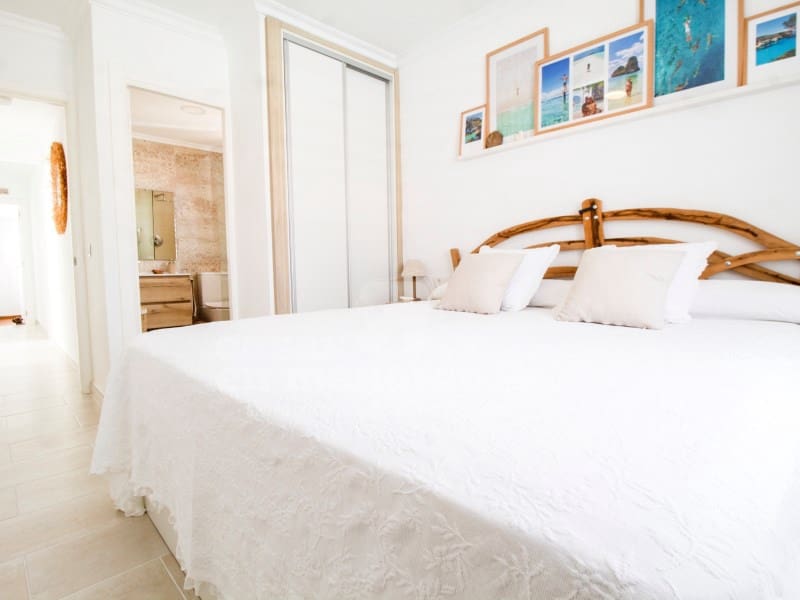 4 bedroom Villa for sale in Cala'n Porter with pool - € 525,000 (Ref: 9890018)