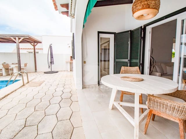 4 bedroom Villa for sale in Cala'n Porter, Alayor / Alaior - € 525,000 (Ref: 9890018)