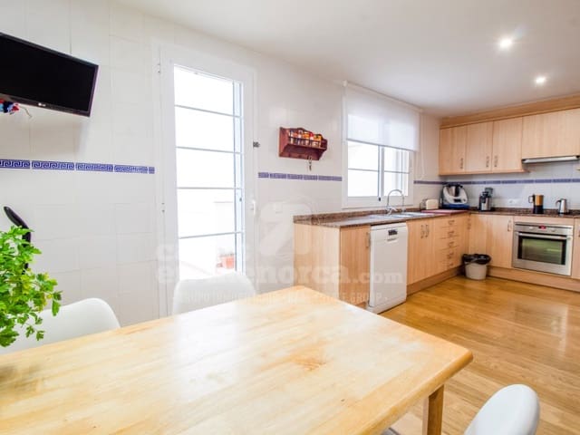 4 quarto Casa em Banda para venda em Mahón / Maó com garagem - 612 000 € (Ref: 9890020)