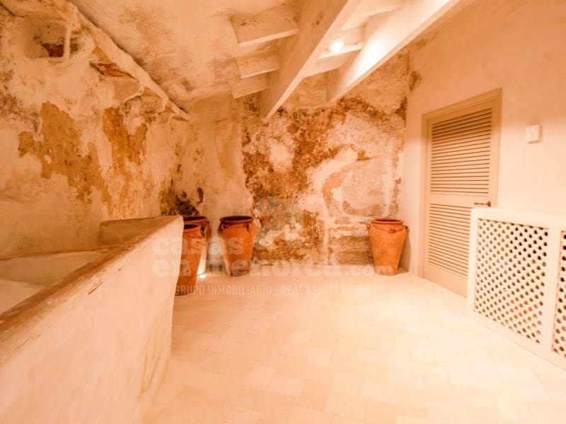 5 bedroom Townhouse for sale in Mahon / Mao with garage - € 2,625,000 (Ref: 9890021)