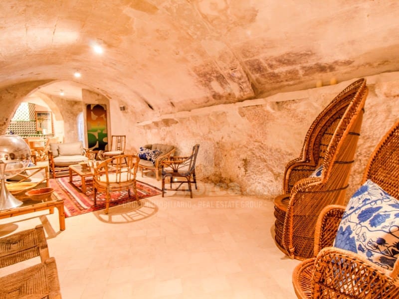 5 bedroom Townhouse for sale in Mahon / Mao with garage - € 2,625,000 (Ref: 9890021)
