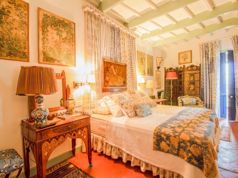 5 bedroom Townhouse for sale in Mahon / Mao with garage - € 2,625,000 (Ref: 9890021)