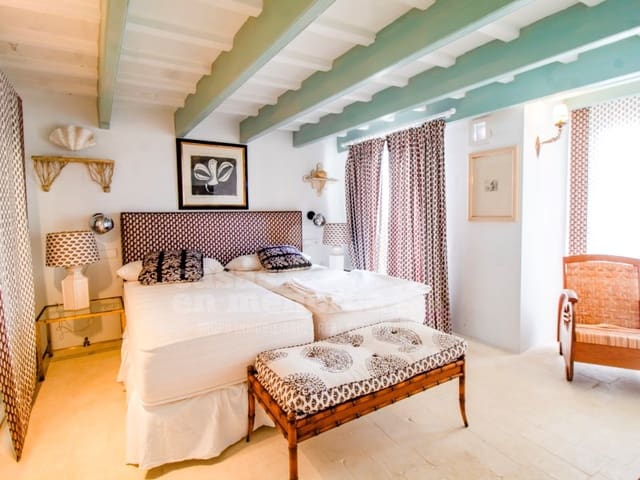5 bedroom Townhouse for sale in Mahón / Maó with garage - € 2,625,000 (Ref: 9890021)