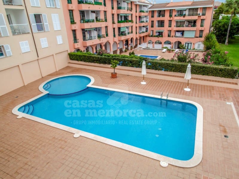 Apartamento de 2 habitaciones en Es Castell en venta con piscina - 295.000 € (Ref: 9892349)