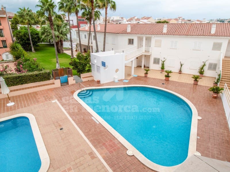 Apartamento de 2 habitaciones en Es Castell en venta con piscina - 295.000 € (Ref: 9892349)