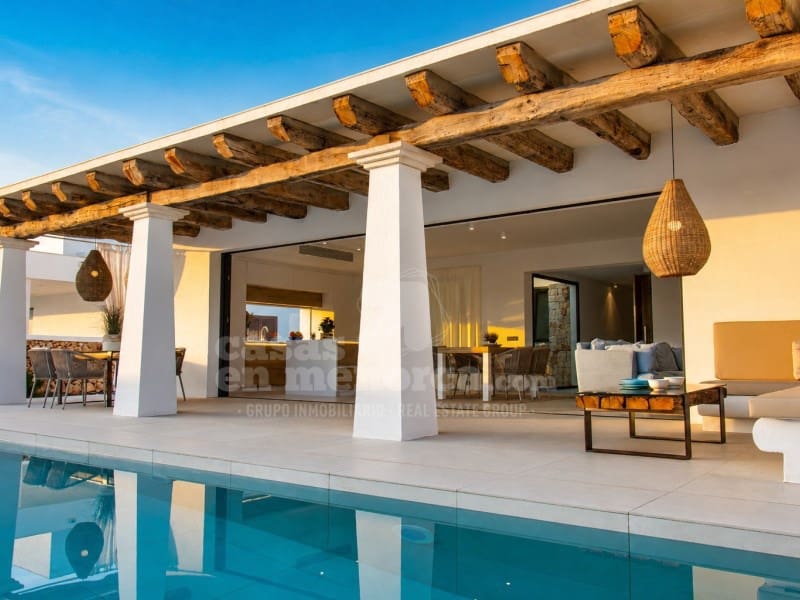 3 bedroom Villa for sale in Punta Grossa with pool - € 1,300,000 (Ref: 9962322)